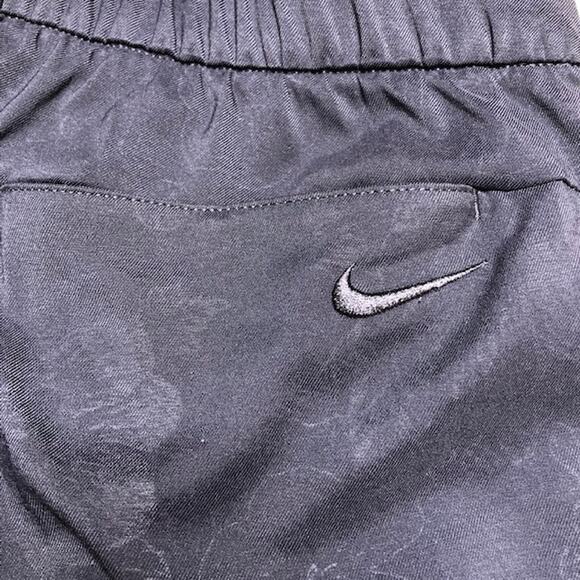 Nike Golf Dri Fit Floral Embossed Shorts - Picture 6 of 10